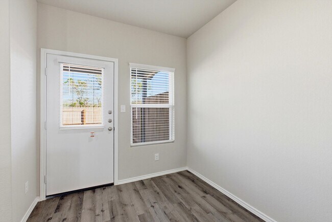 Building Photo - $1,000 off Rent for APRIL