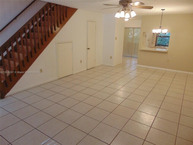 Foto del edificio - 586 Westree Ln
