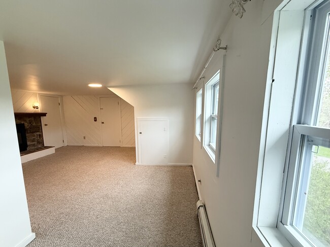 Foto del edificio - 1003 Osgood Hill Rd