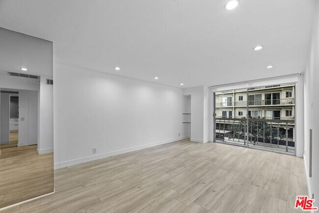 Foto del edificio - 10751 Wilshire Blvd