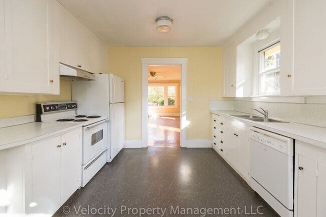 Foto del edificio - Charming Westside Bungalow Blocks from Dow...