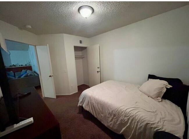 Foto del edificio - 2463 Carnation Ave