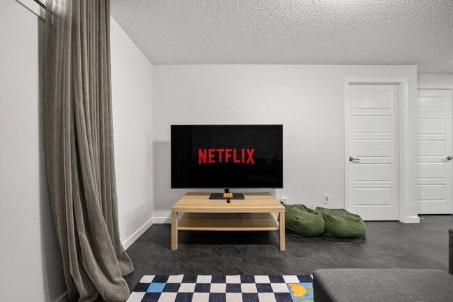 Photo du bâtiment - 141 Ambleside Heath NW