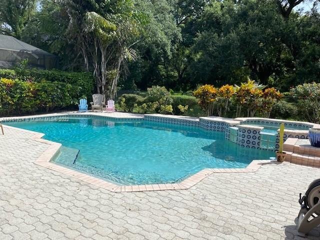 Foto del edificio - 3110 Hidden Hollow Ln
