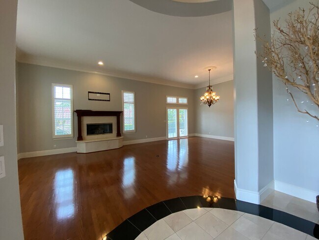 Building Photo - Gorgeous 3+ Bedroom, 3 Bath Home!