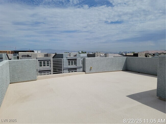 Foto del edificio - 8037 Misty Canyon Ave