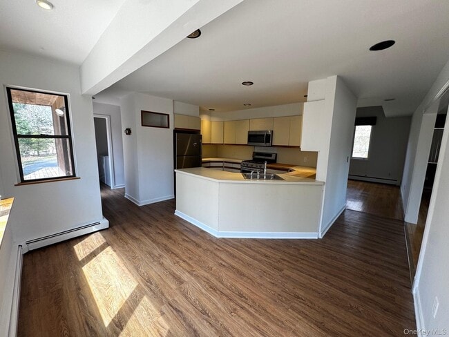 Foto del edificio - 2581 Roanoke Ave