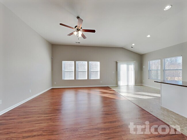 Foto del edificio - 3715 Gricklade Dr