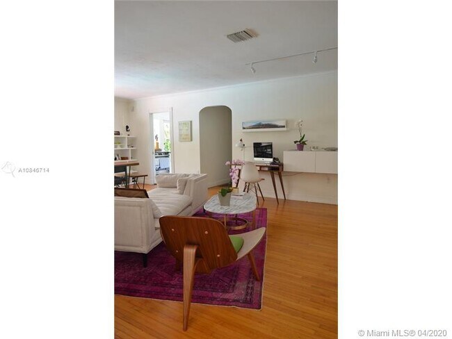 Foto del edificio - 1409 Algardi Ave