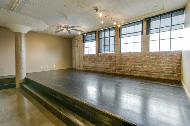 Building Photo - 1122 Jackson St