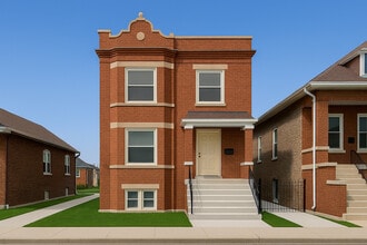 Building Photo - 2506 S Hamlin Ave