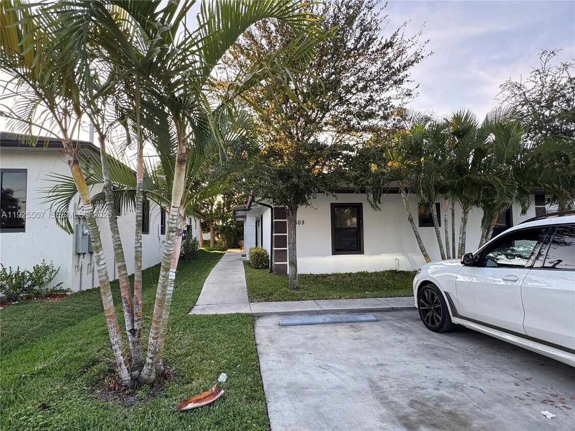 605 NW 3rd - 605 NW 3rd