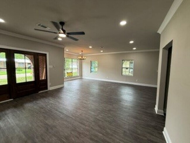 Foto del edificio - Remodel and Charming Home