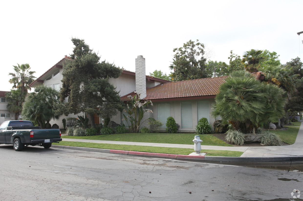 Building Photo - El Dorado Fresno Apts.