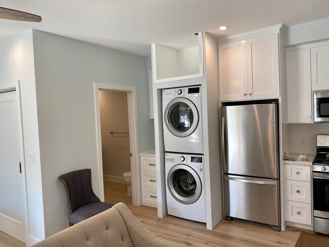 In unit washer/dryer - 1226 S Helberta Ave