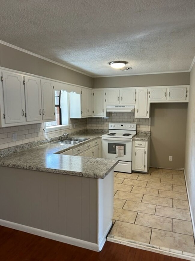 Building Photo - Renovated 3 Bedroom 1.5 Bath Home for Rent!