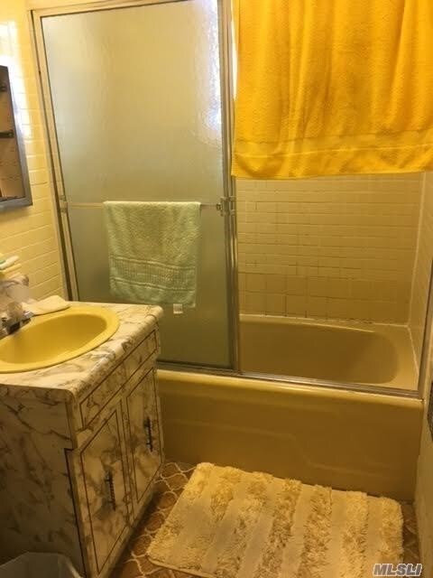 Building Photo - 6839 Clyde St