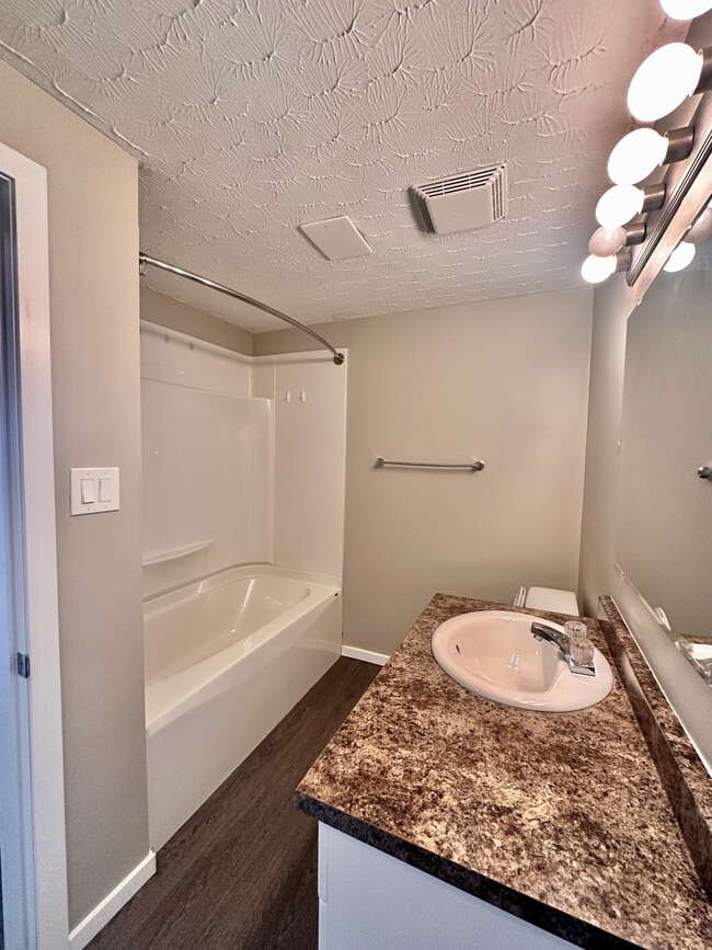 Salle de bain - Pine Glen Apartments