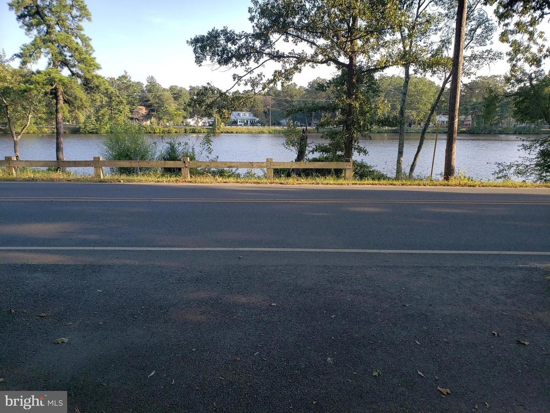 Foto principal - 205 N Lakeshore Dr