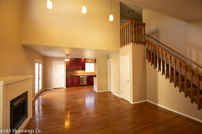Foto del edificio - 4585 Hennings Dr