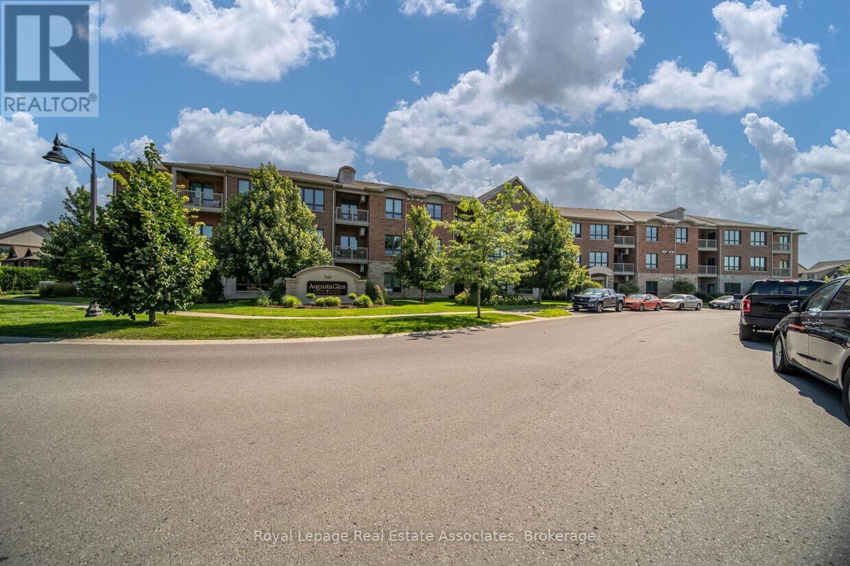 Photo principale - 740-740 Augusta Dr