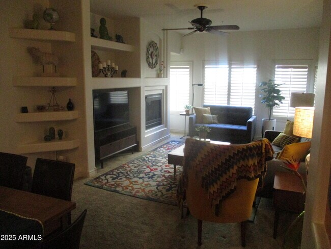 Foto del edificio - 5350 E Deer Valley Dr