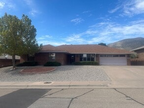 Building Photo - 3029 Los Robles