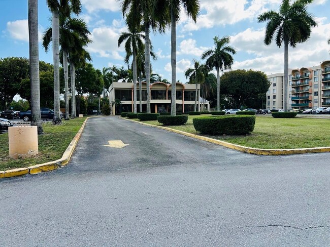 Foto del edificio - 9350 Fontainebleau Blvd