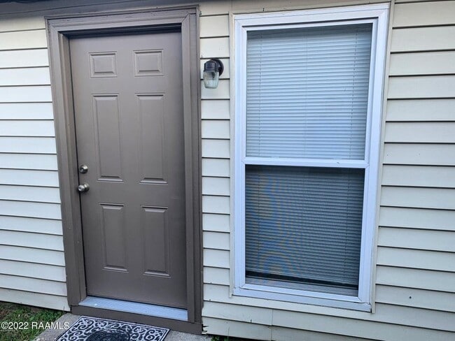 Building Photo - 220 Briarcliff Dr