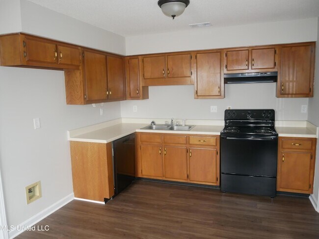 Foto del edificio - 6525 Lynnfield Rd