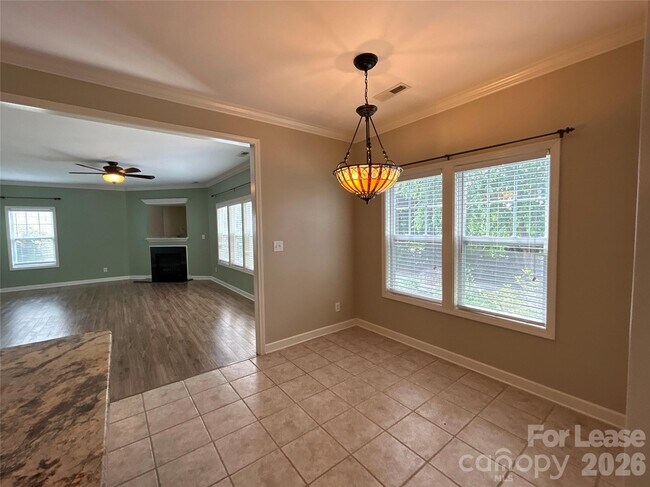 Foto del edificio - 4406 Overbecks Ln