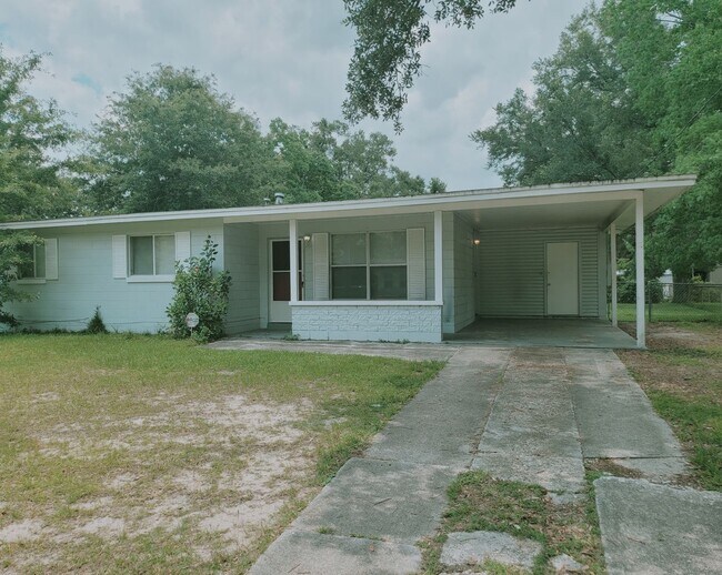 Building Photo - MOVE IN SPECIAL: Waived $350 Cleaning Fee!...