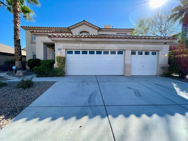 Foto del edificio - Gated Community - 3 Car Garage - 5 Bedroom...