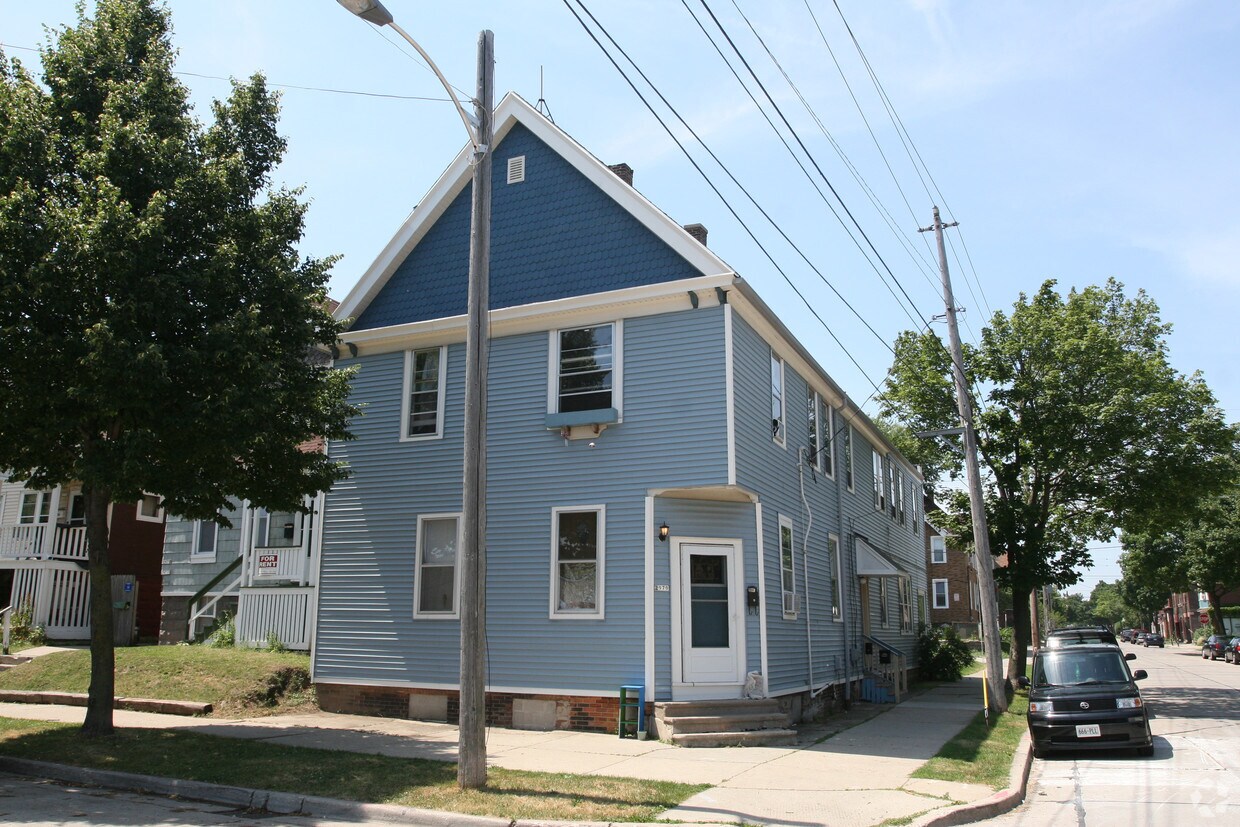 Building Photo - 2979 N Weil St