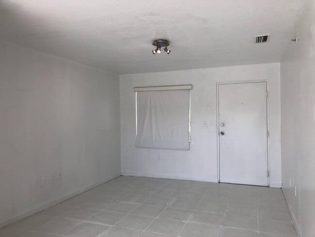 Foto del edificio - 1453 SW 3rd St