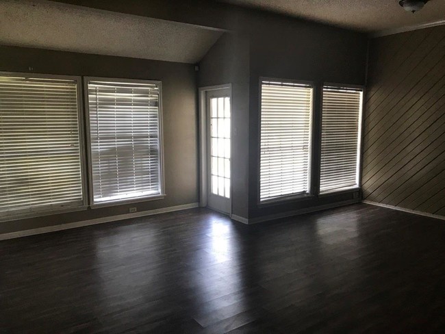Building Photo - 7309 Ridge Creek Dr