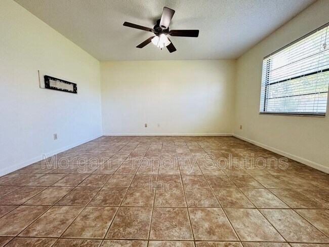 Building Photo - 4931 Southfork Ranch Dr