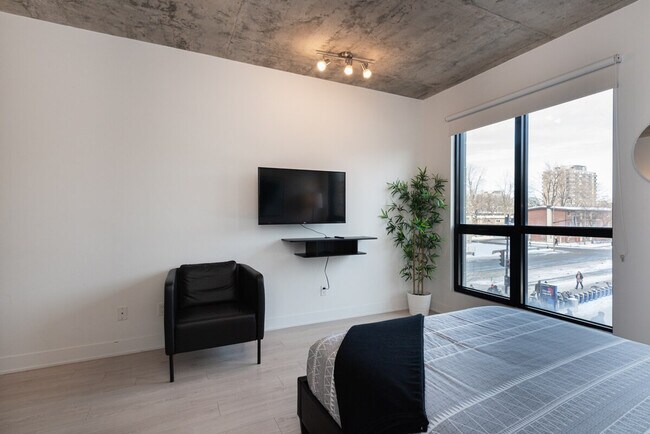 Building Photo - 1441 Rue Saint-Urbain