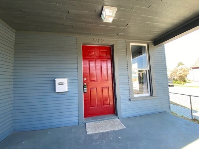Building Photo - 2704-2704 W Boone Ave