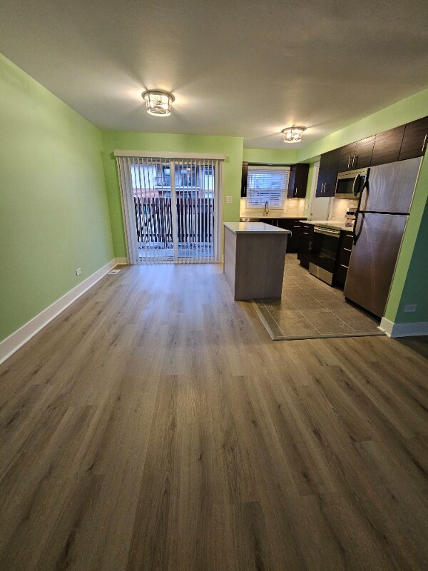 Photo - 211 Washington Square (Elk Grove Village, IL)