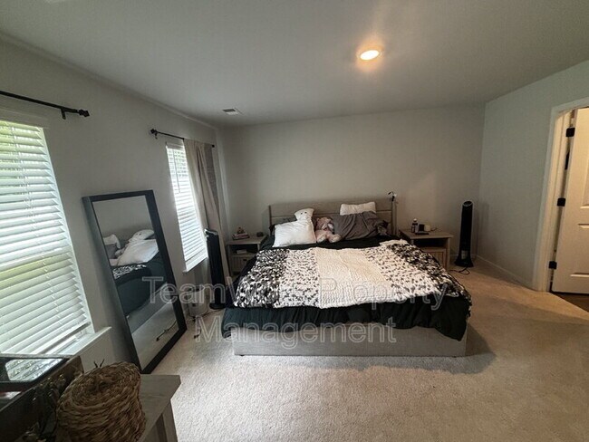 Foto del edificio - 231 Cozy Brook Ct