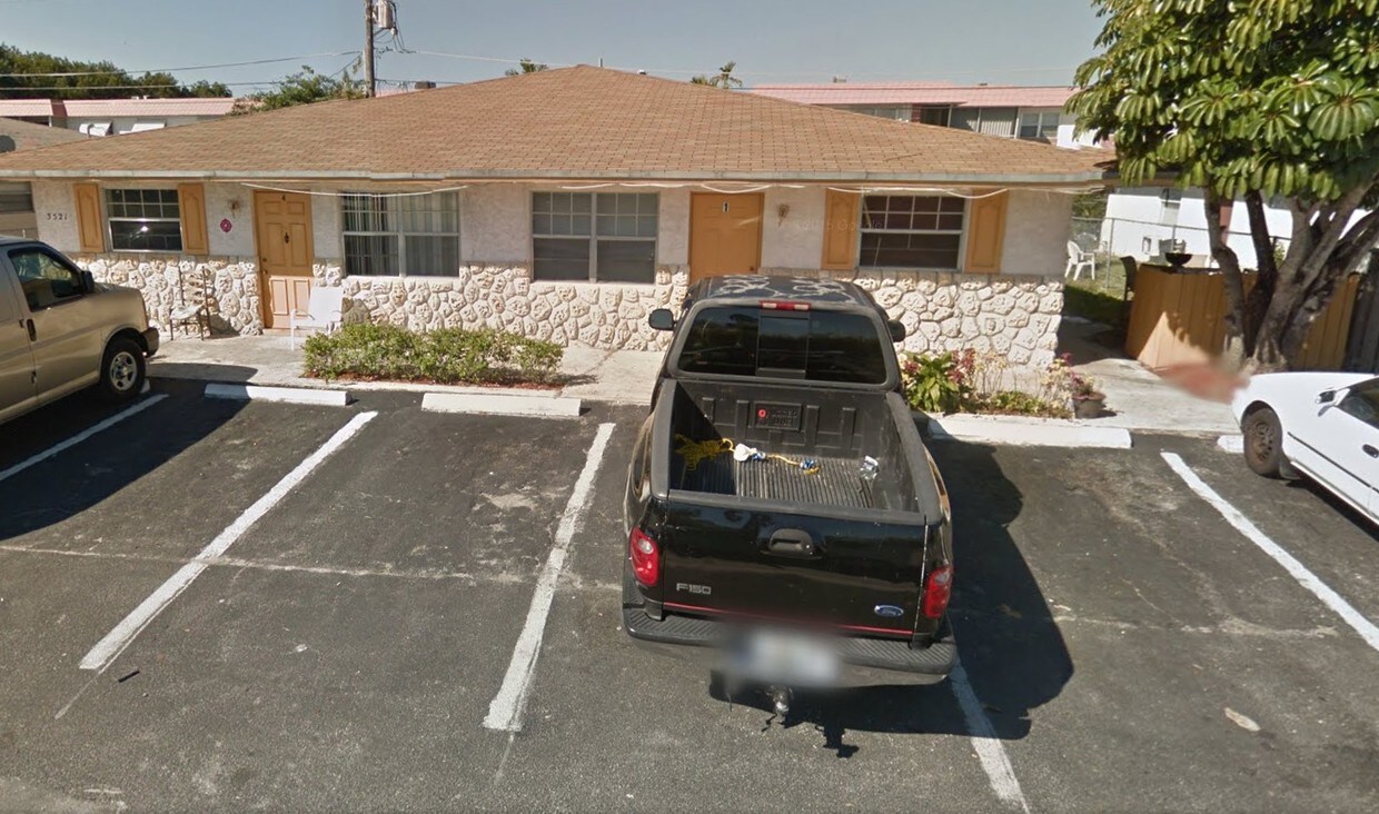 Primary Photo - 3521 NW 5th Ter