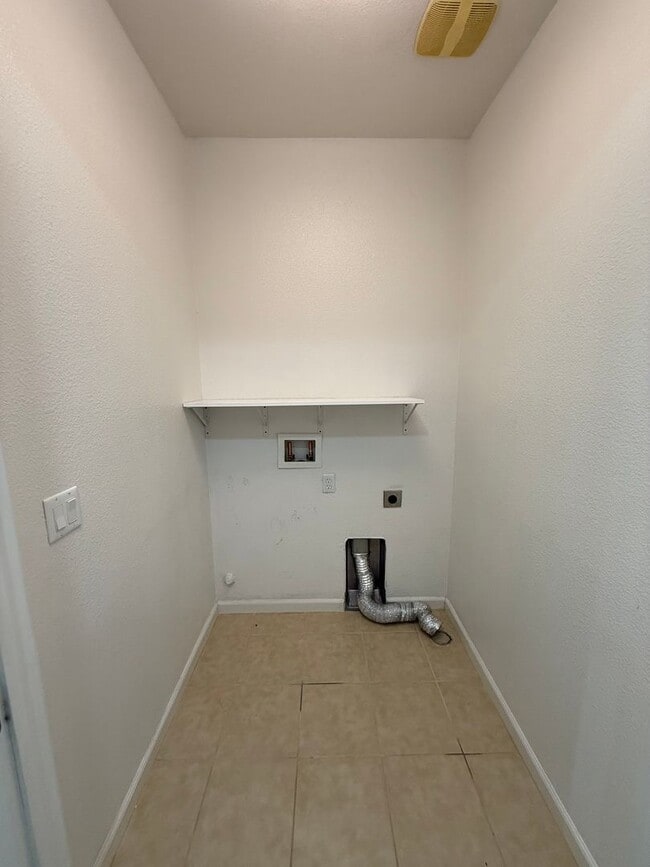 Foto del edificio - Corner Lot