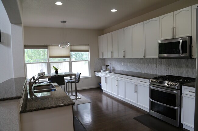 Kitchen - 4127 Frederick Cir