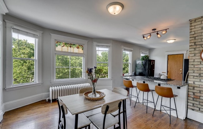 Building Photo - 2501 Garfield Ave