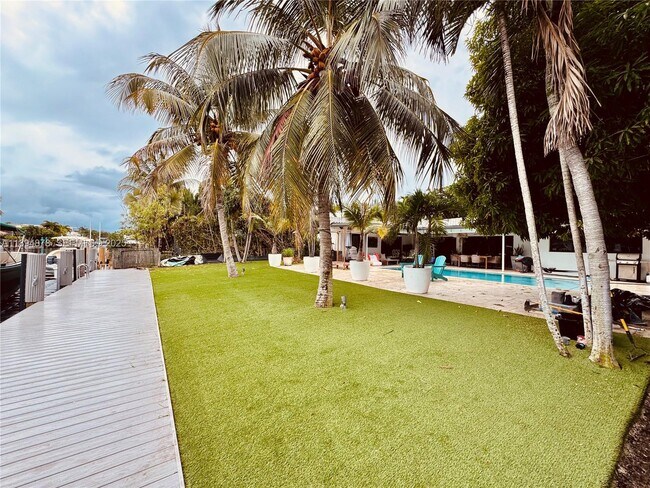 Foto del edificio - 2305 Magnolia Dr