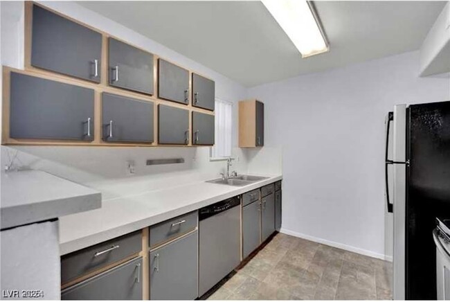 Foto del edificio - 2300 E Silverado Ranch Blvd