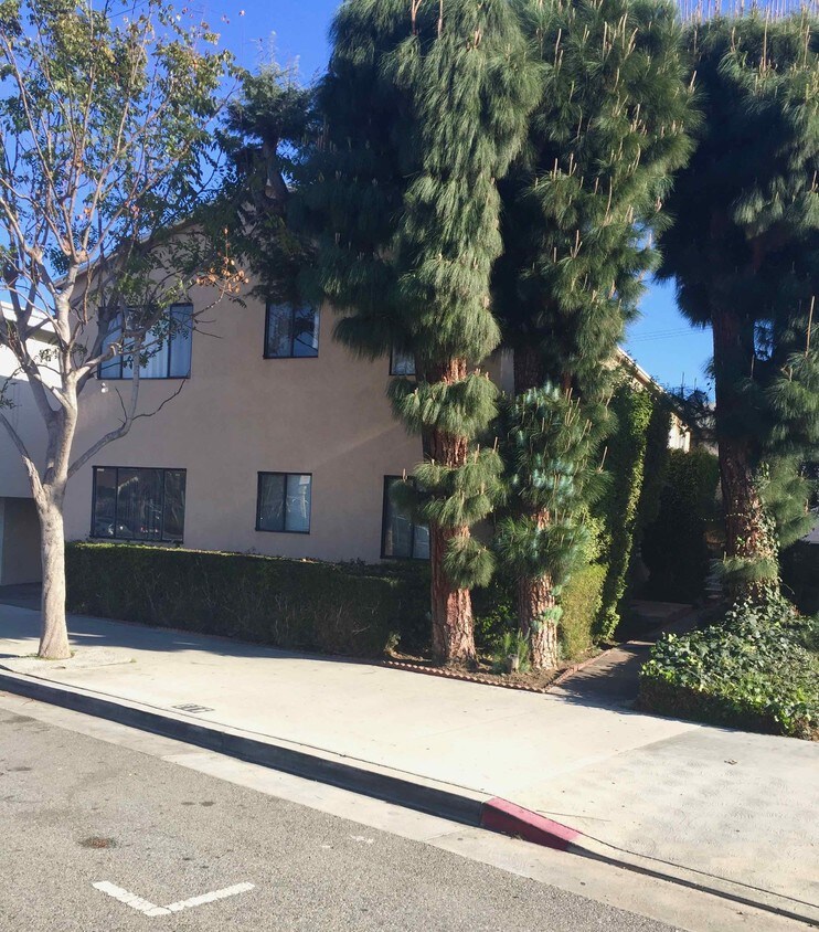 Primary Photo - 10920 Santa Monica Blvd