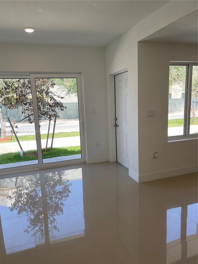Building Photo - 25888 SW 144th Ave