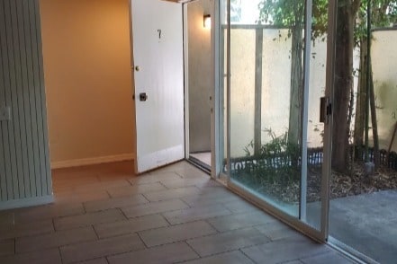 Building Photo - 312 S Elm Dr